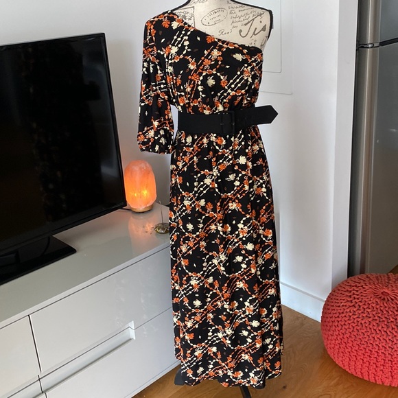 NWOT - One shoulder tiered maxi dress - Picture 2 of 8